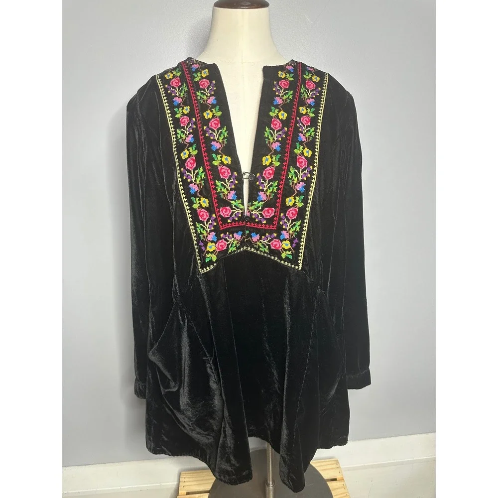 Free People Black Velvet Embroidered Floral Tunic Top V-Neck Long Sleeve Small